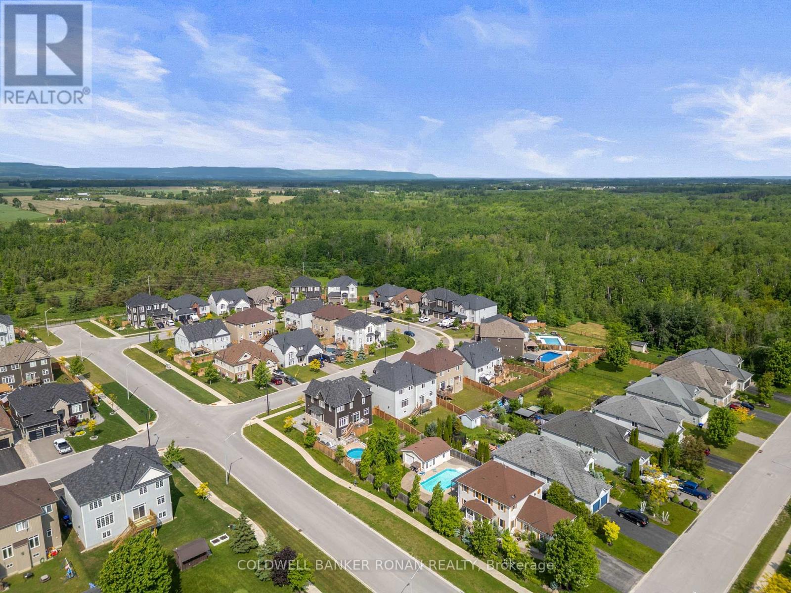 Photo 17 of 203 Roy Drive, Clearview ON