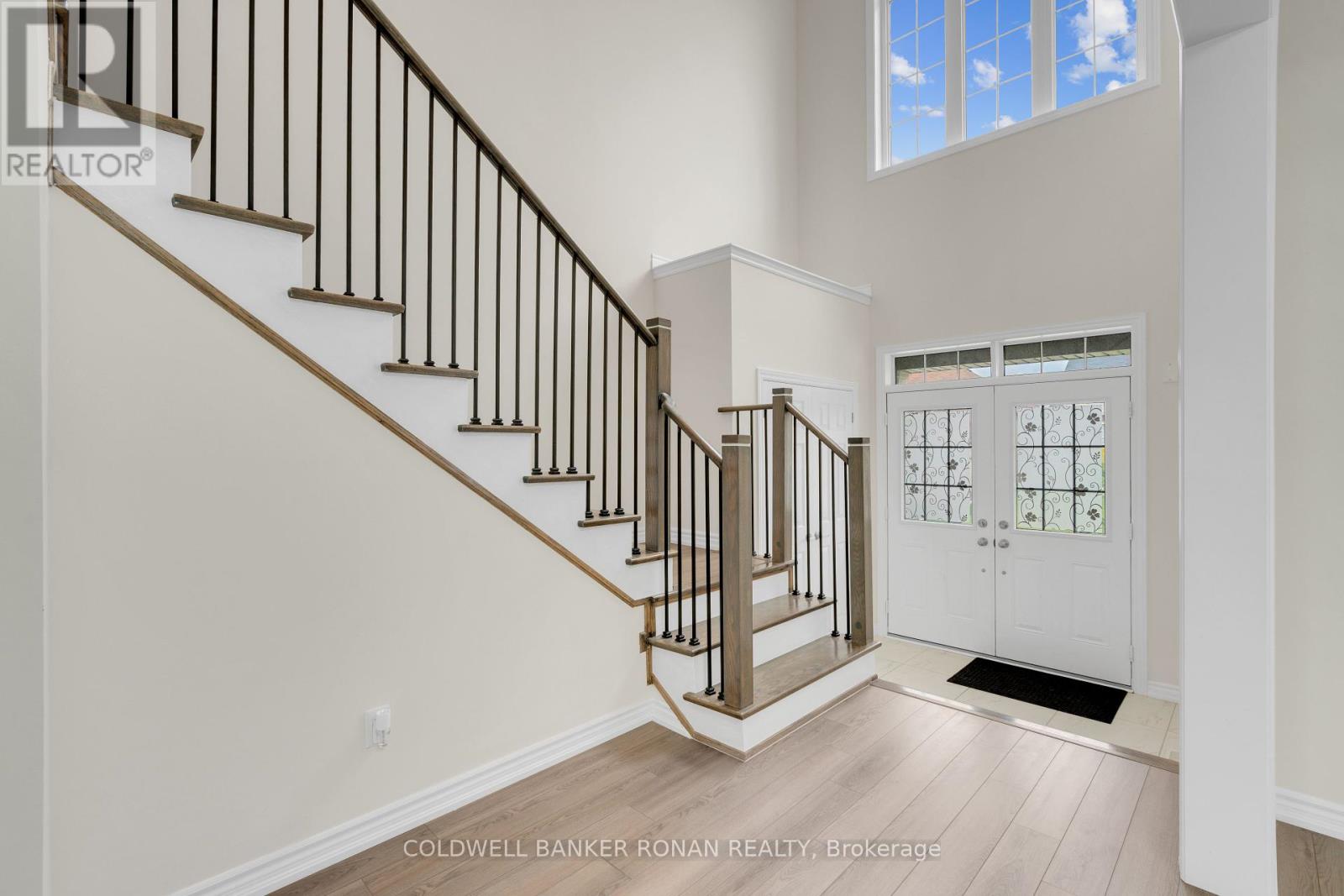 Photo 35 of 203 Roy Drive, Clearview ON