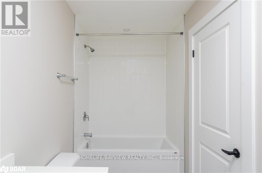 Photo 10 of Main 2nd 162 Penetanguishene Road, Barrie ON