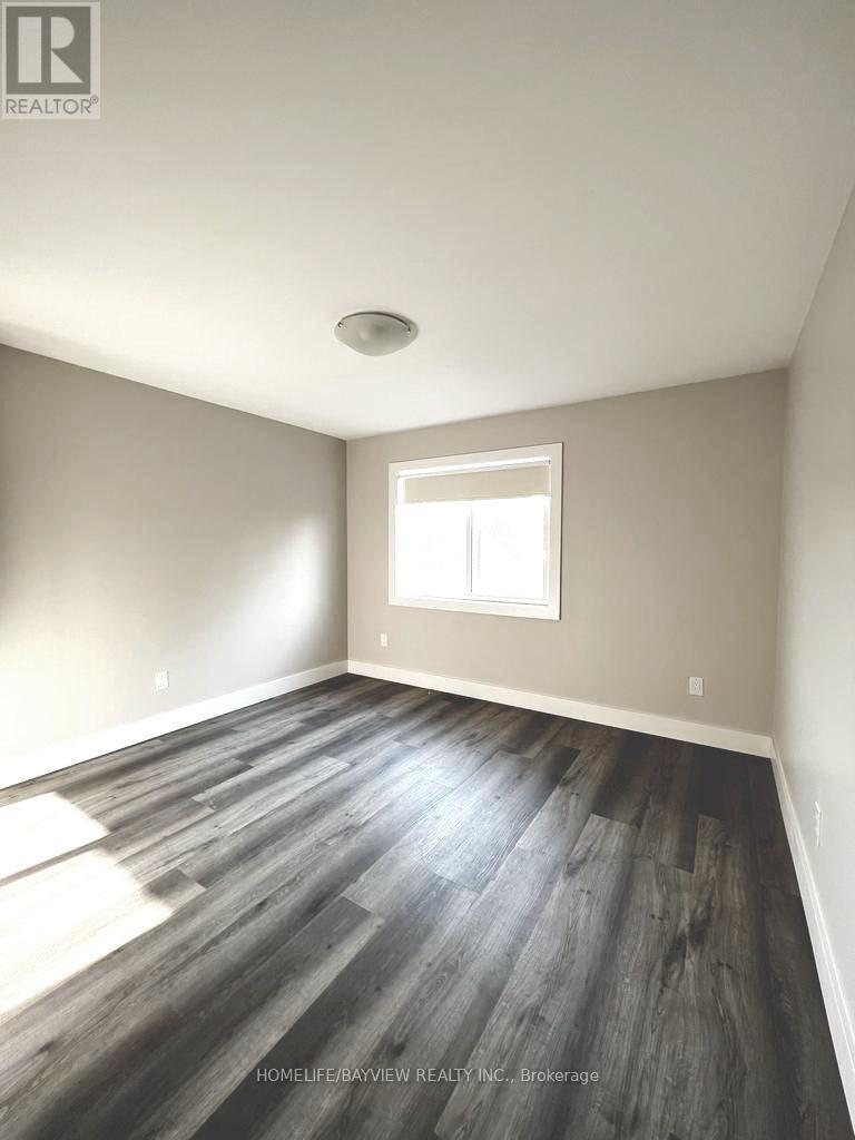 Photo 11 of Main 2nd 162 Penetanguishene Road, Barrie ON
