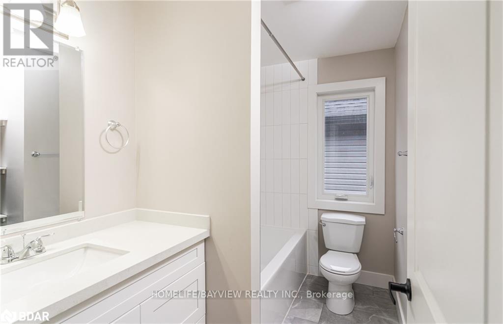 Photo 14 of Main 2nd 162 Penetanguishene Road, Barrie ON
