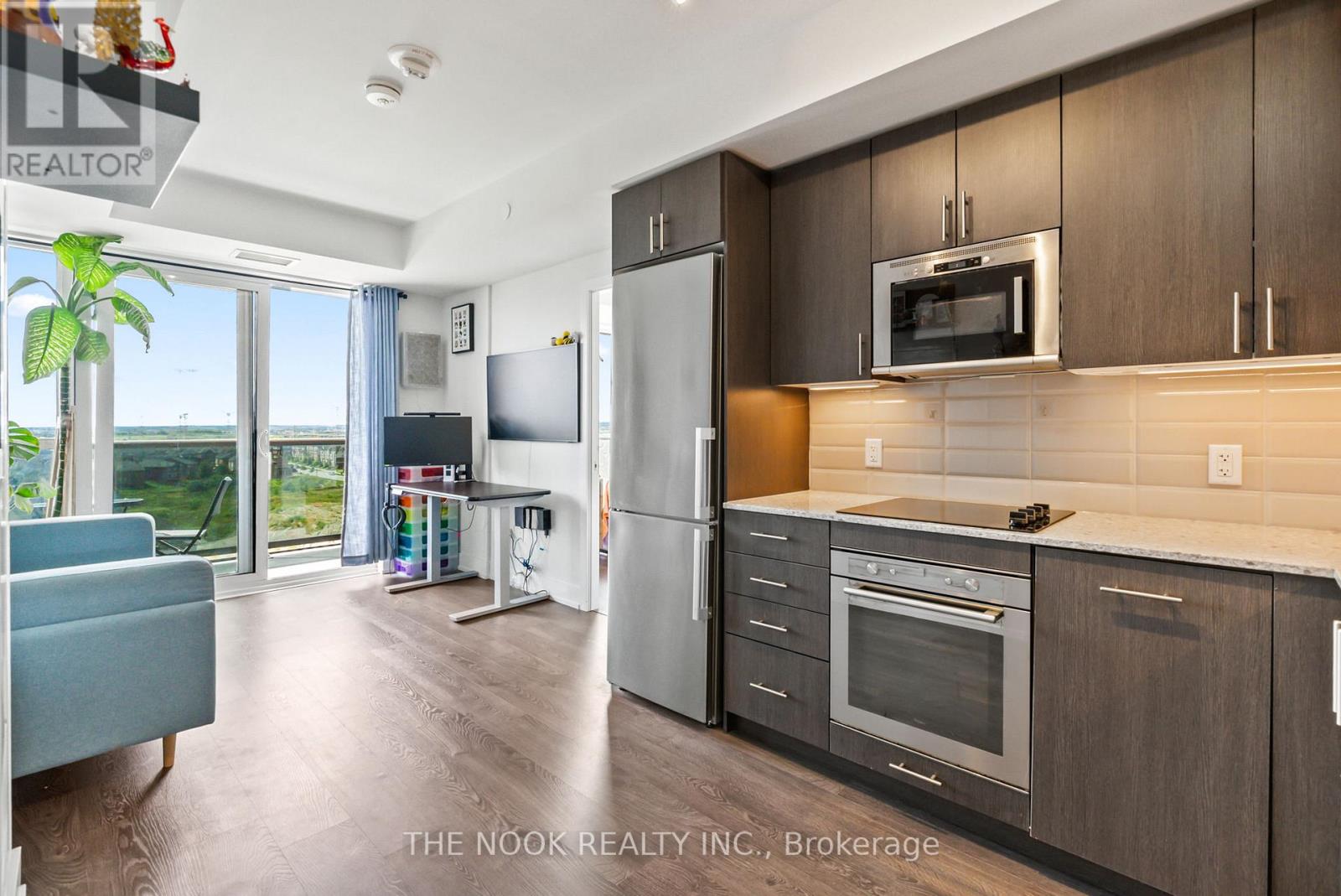 Photo 2 of 805 2550 Simcoe Street N, Oshawa ON