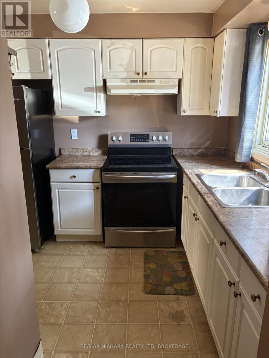 Photo 5 of 15 151 Linwell Road, St Catharines ON