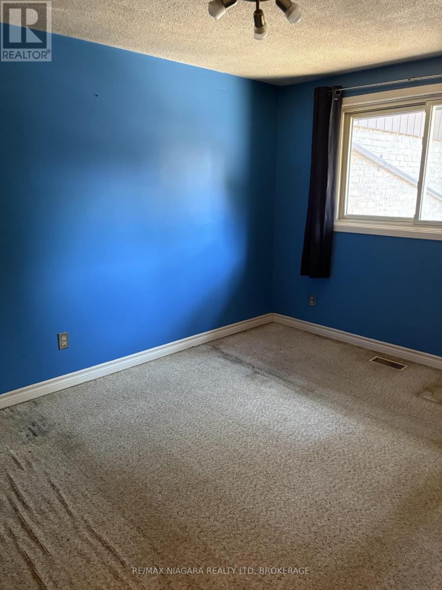 Photo 8 of 15 151 Linwell Road, St Catharines ON
