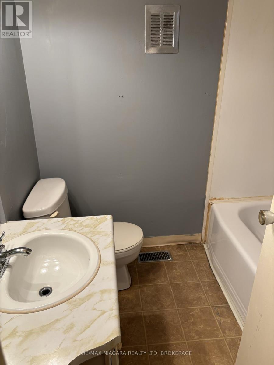 Photo 7 of 15 151 Linwell Road, St Catharines ON