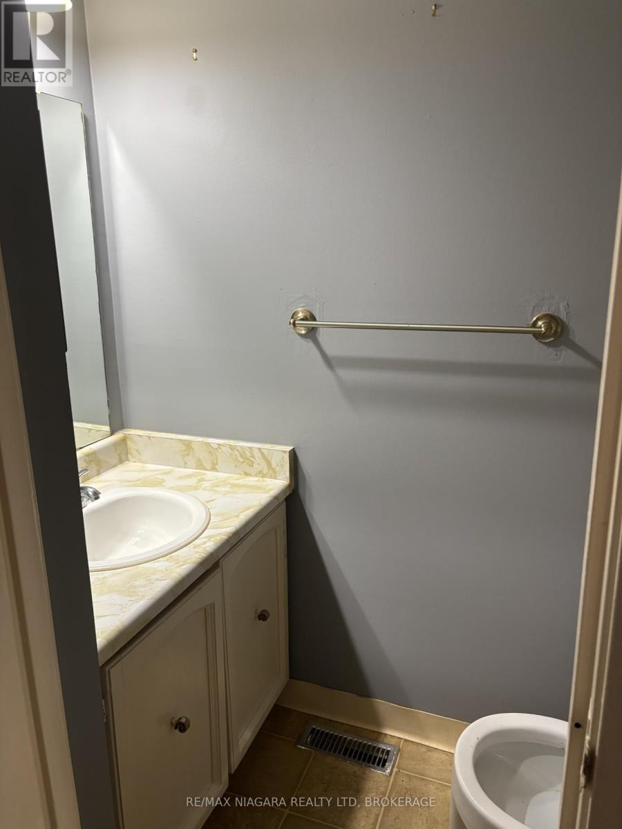 Photo 6 of 15 151 Linwell Road, St Catharines ON