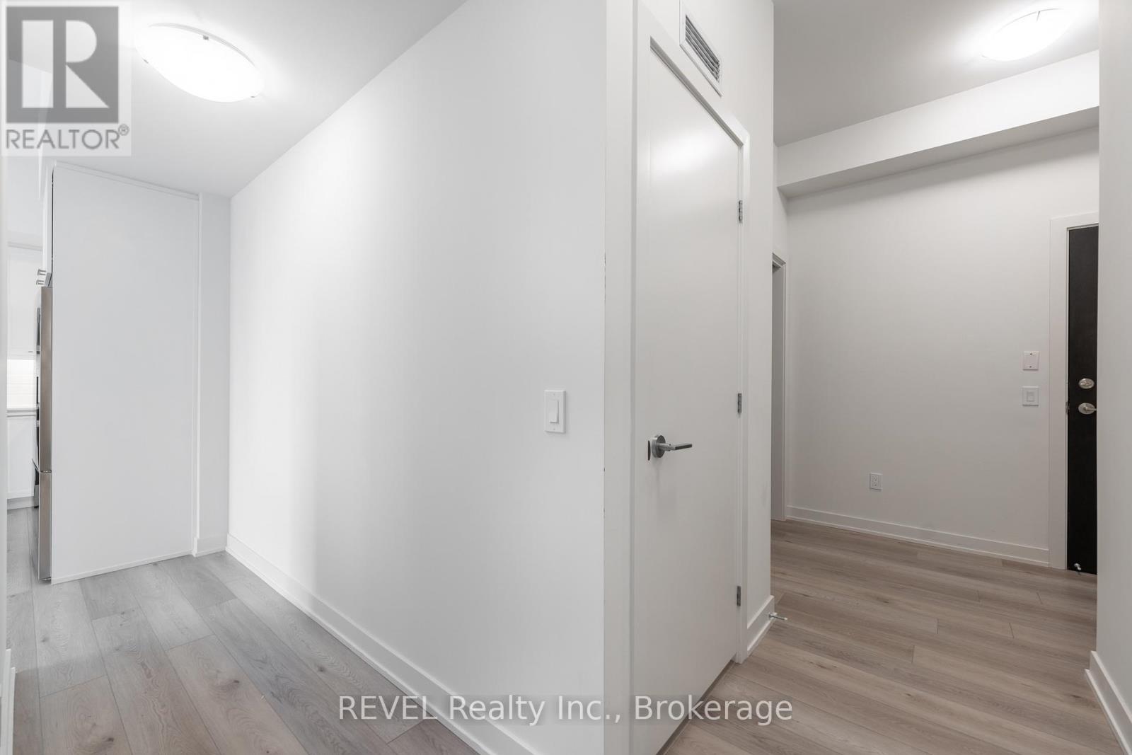 Photo 10 of 402 385 Winston Road, Grimsby ON