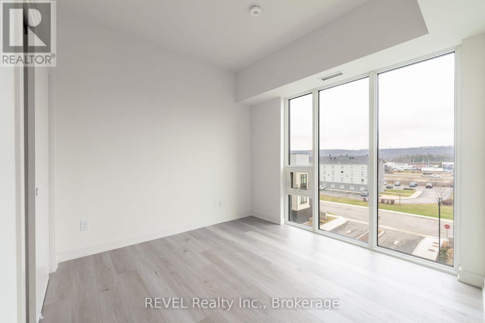 Photo 14 of 402 385 Winston Road, Grimsby ON