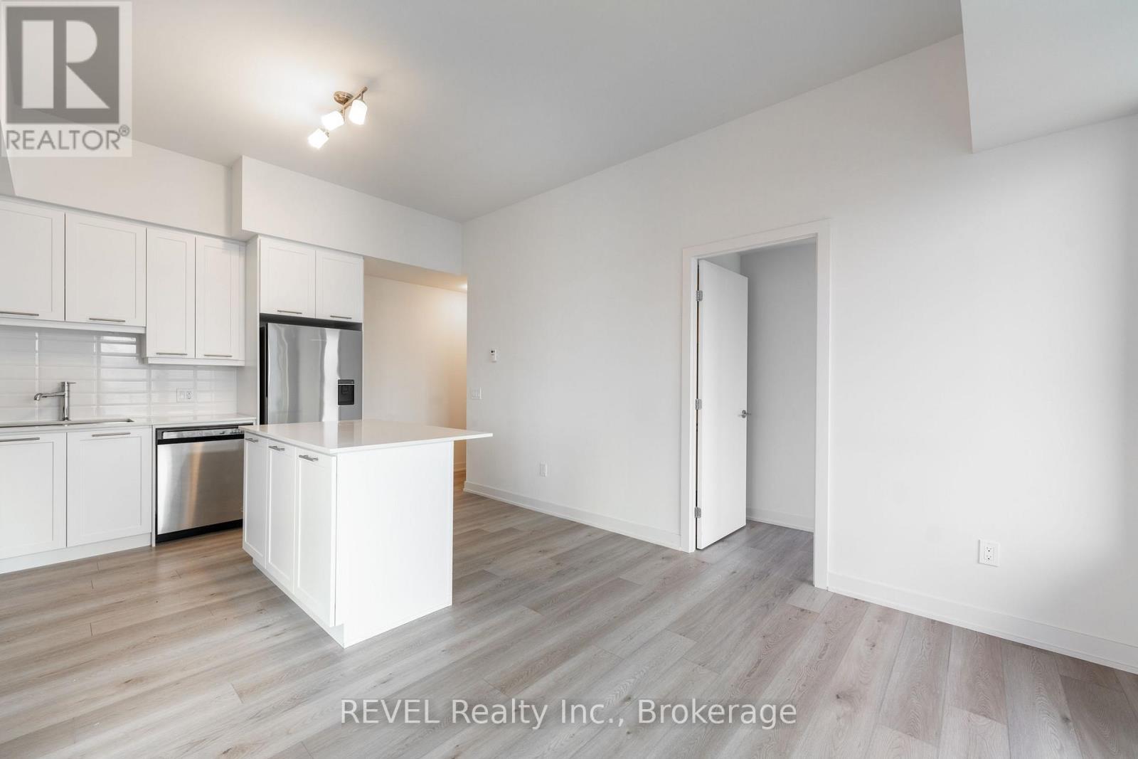 Photo 30 of 402 385 Winston Road, Grimsby ON