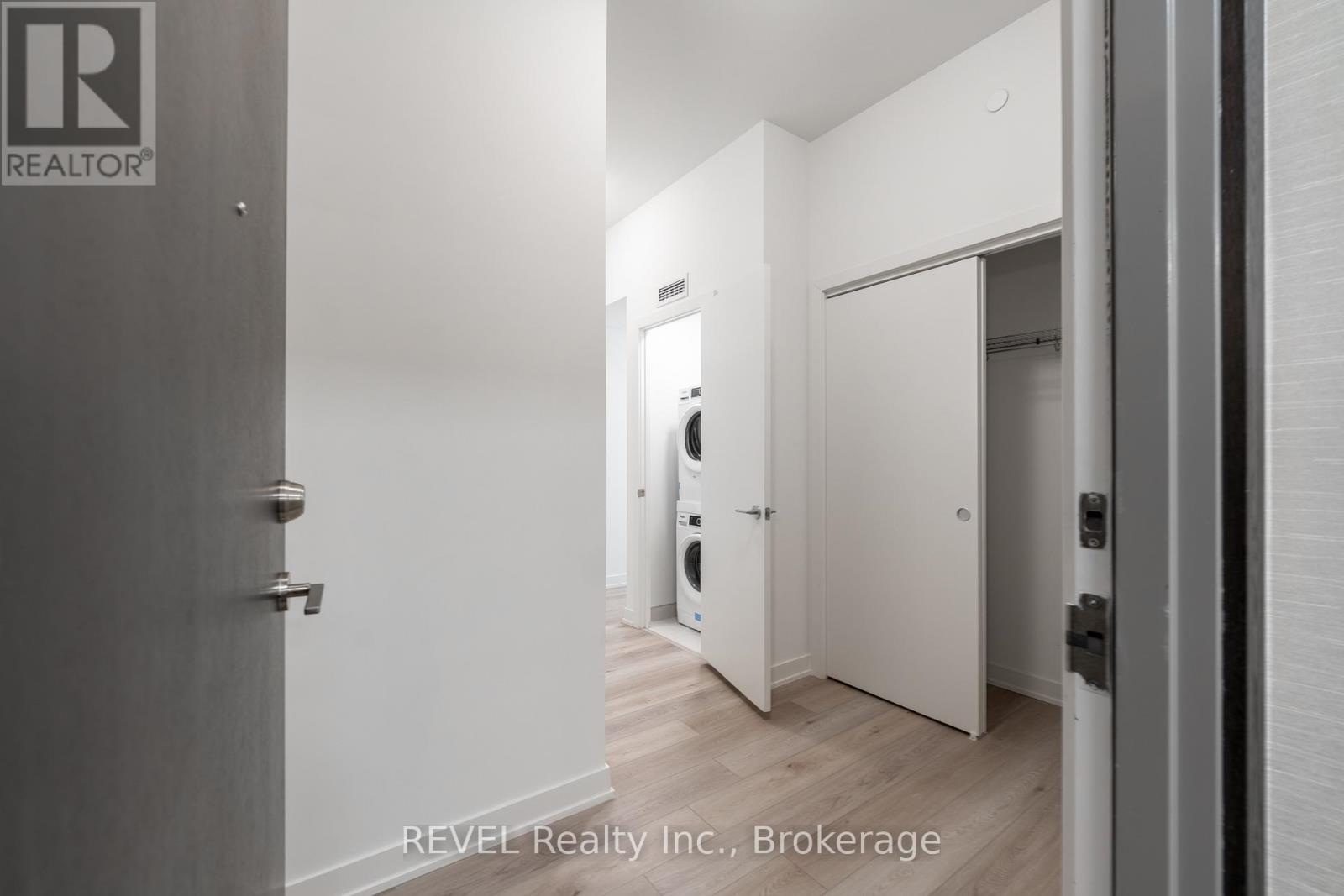 Photo 5 of 402 385 Winston Road, Grimsby ON