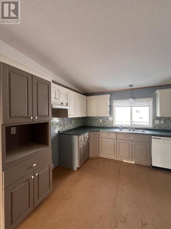 Photo 23 of 209 Algoma St, Nakina ON
