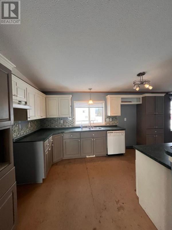 Photo 24 of 209 Algoma St, Nakina ON