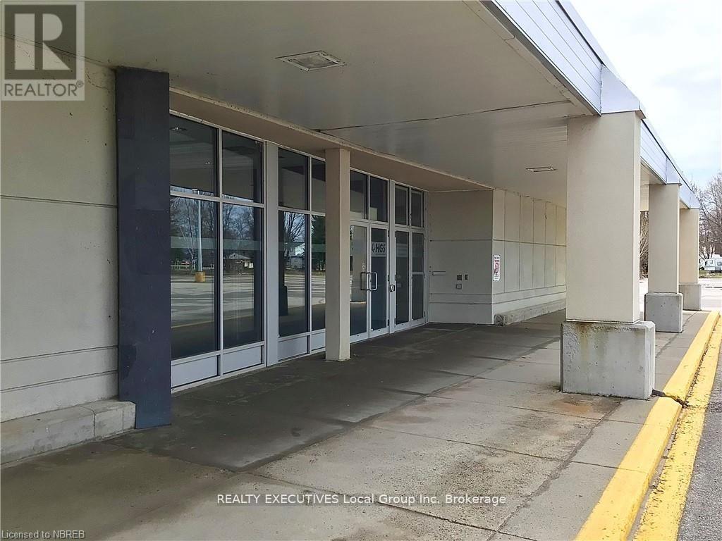 390 Lakeshore photo 2