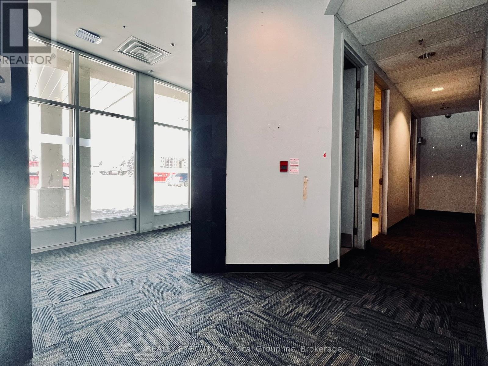 390 Lakeshore photo 5