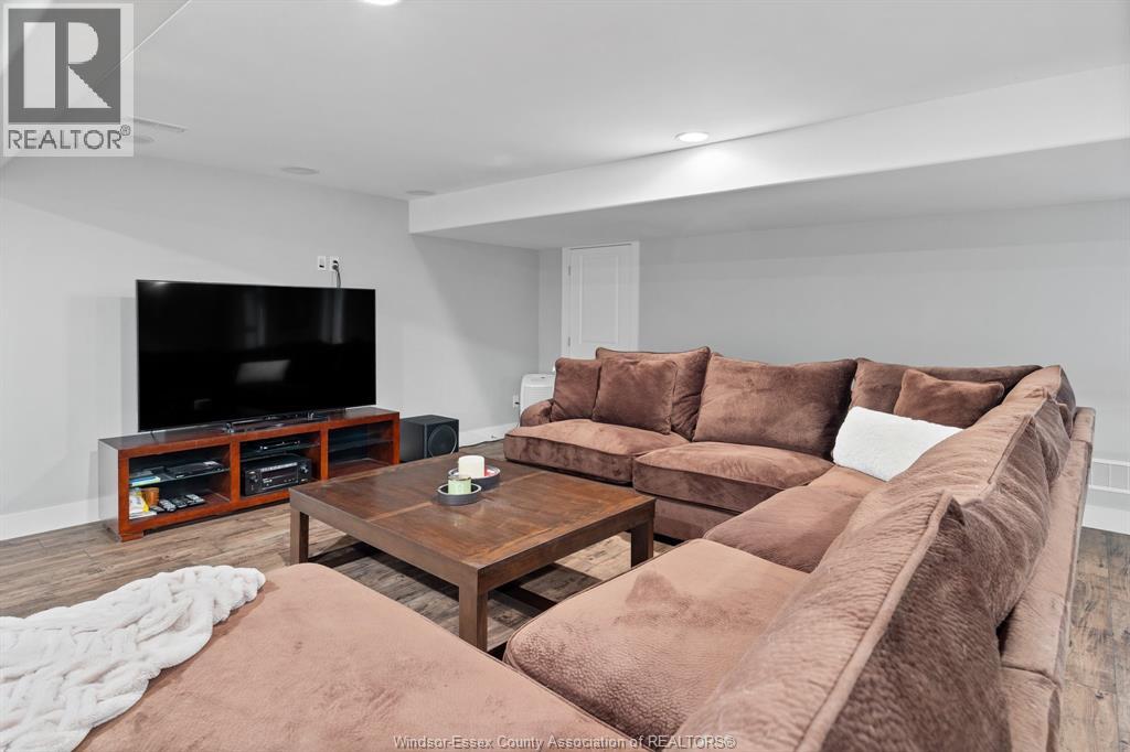 Photo 5 of 8409 Aalbers Crescent, Amherstburg ON
