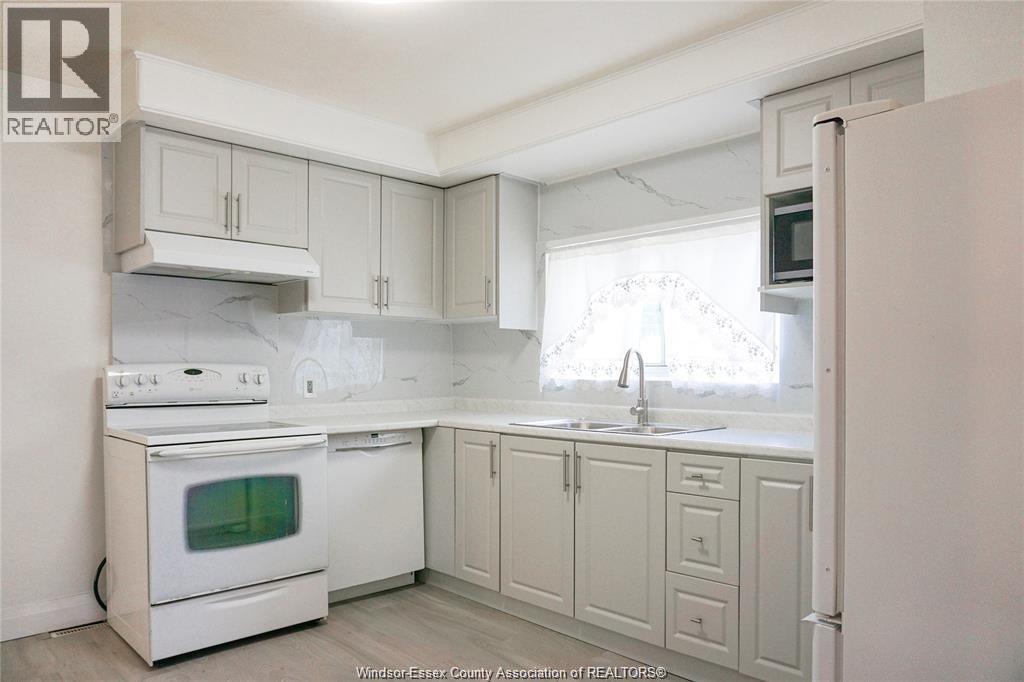 Photo 10 of 3742 Montcalm Street, Windsor ON