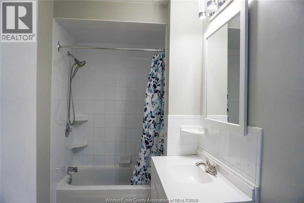 Photo 7 of 3742 Montcalm Street, Windsor ON