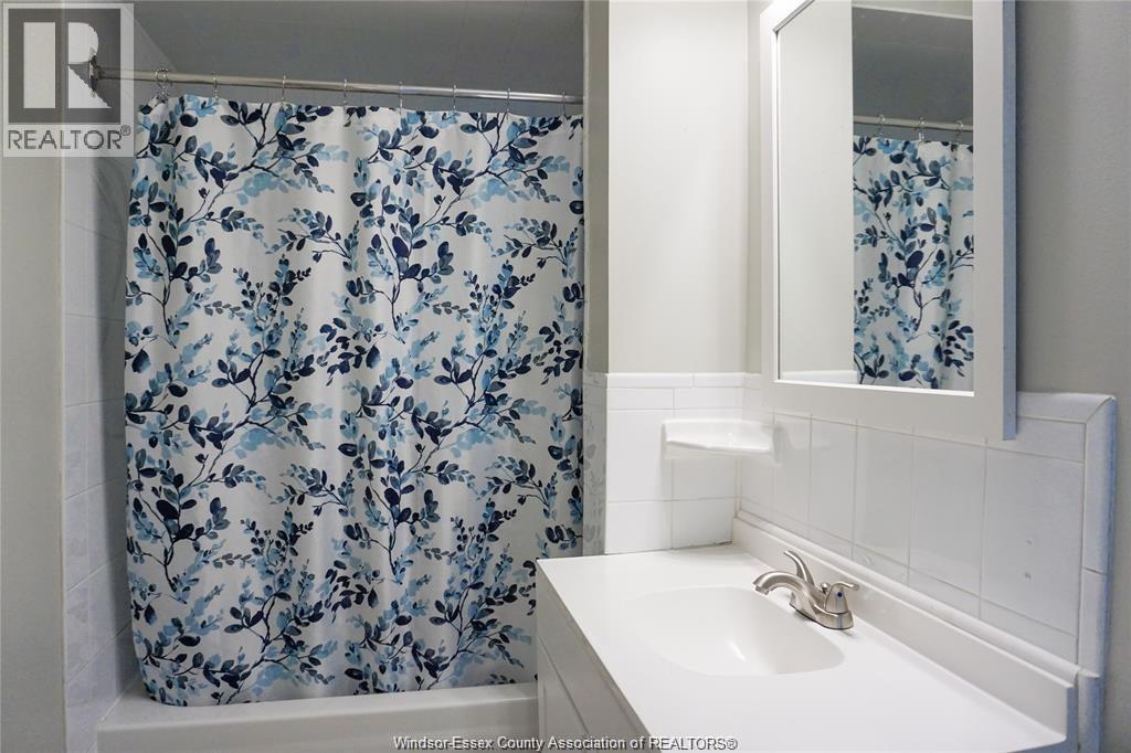 Photo 8 of 3742 Montcalm Street, Windsor ON