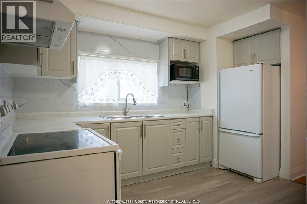 Photo 9 of 3742 Montcalm Street, Windsor ON