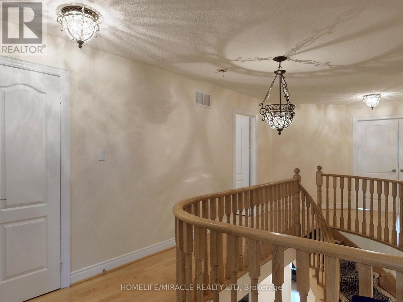 Photo 35 of 115 Long Meadow Road, Brampton ON