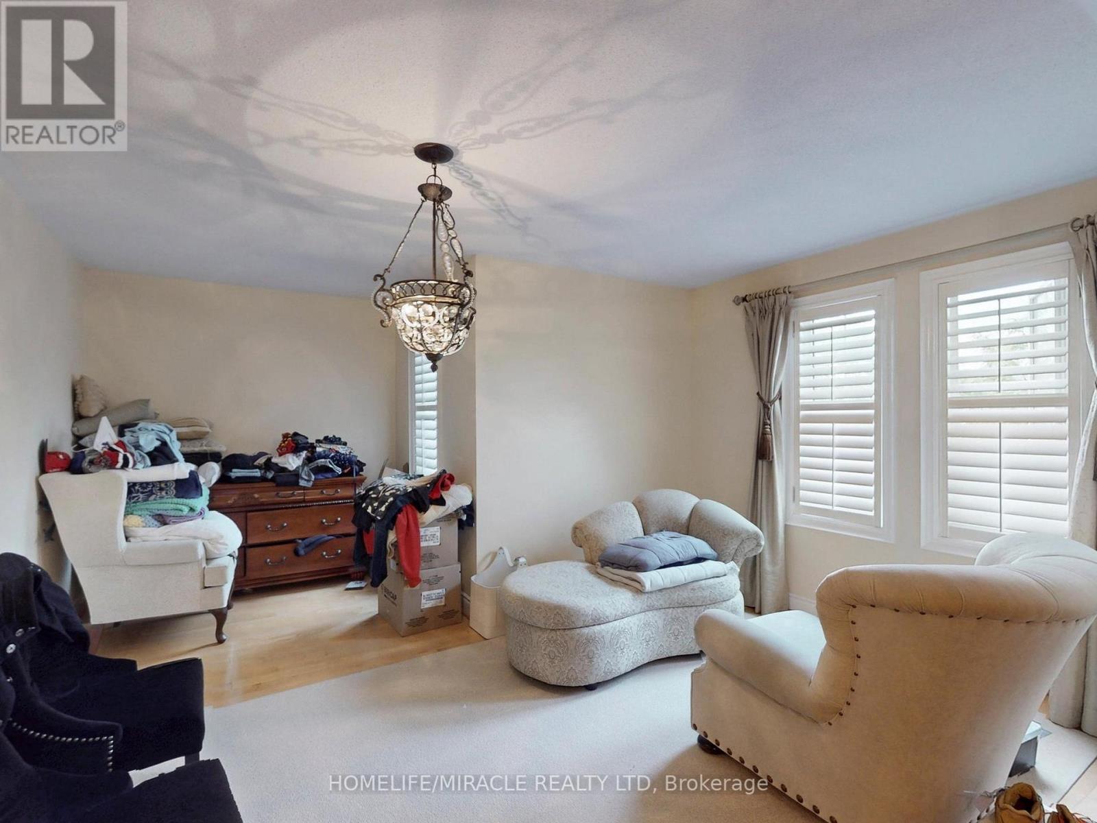 Photo 10 of 115 Long Meadow Road, Brampton ON
