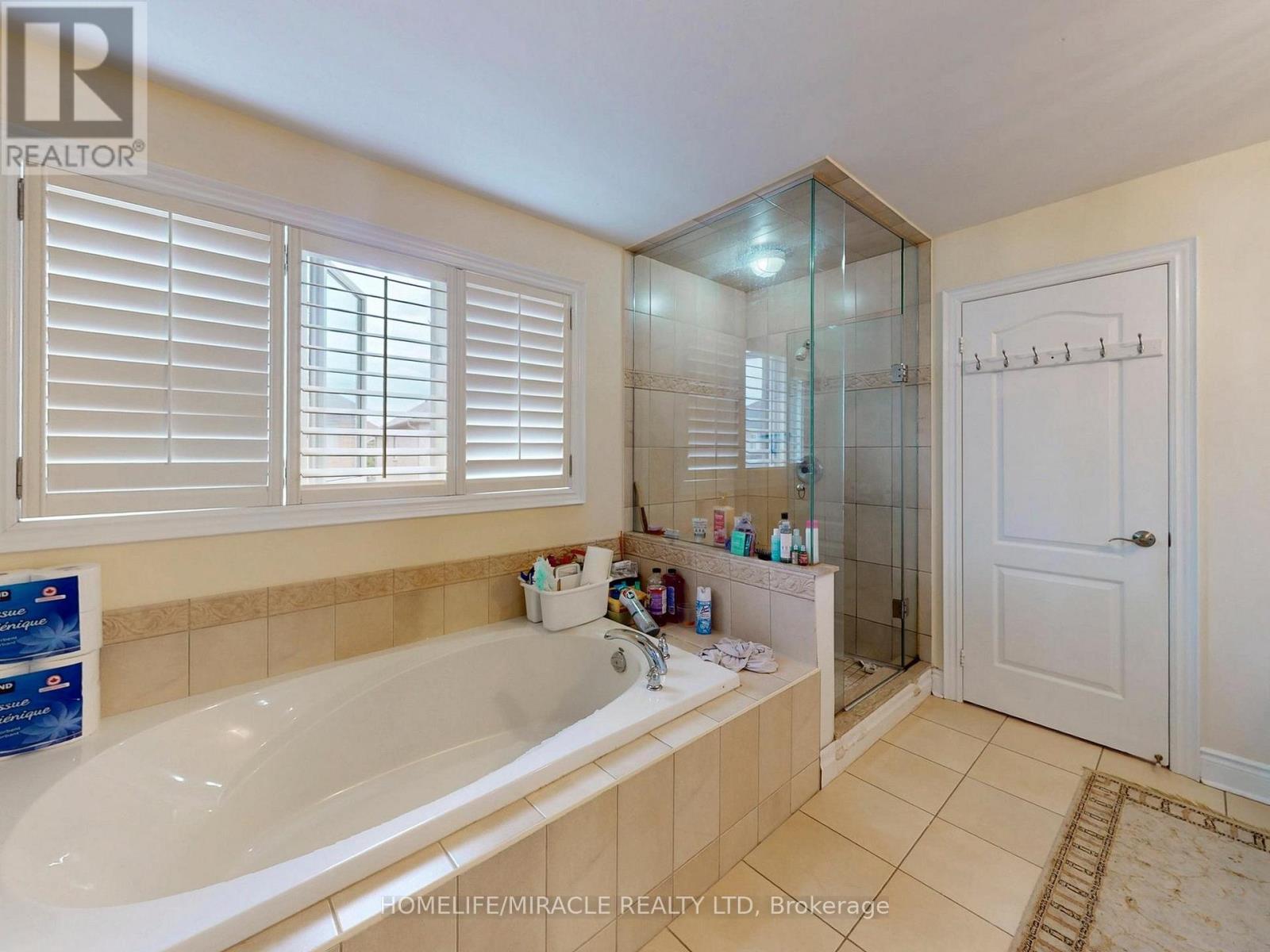 Photo 7 of 115 Long Meadow Road, Brampton ON