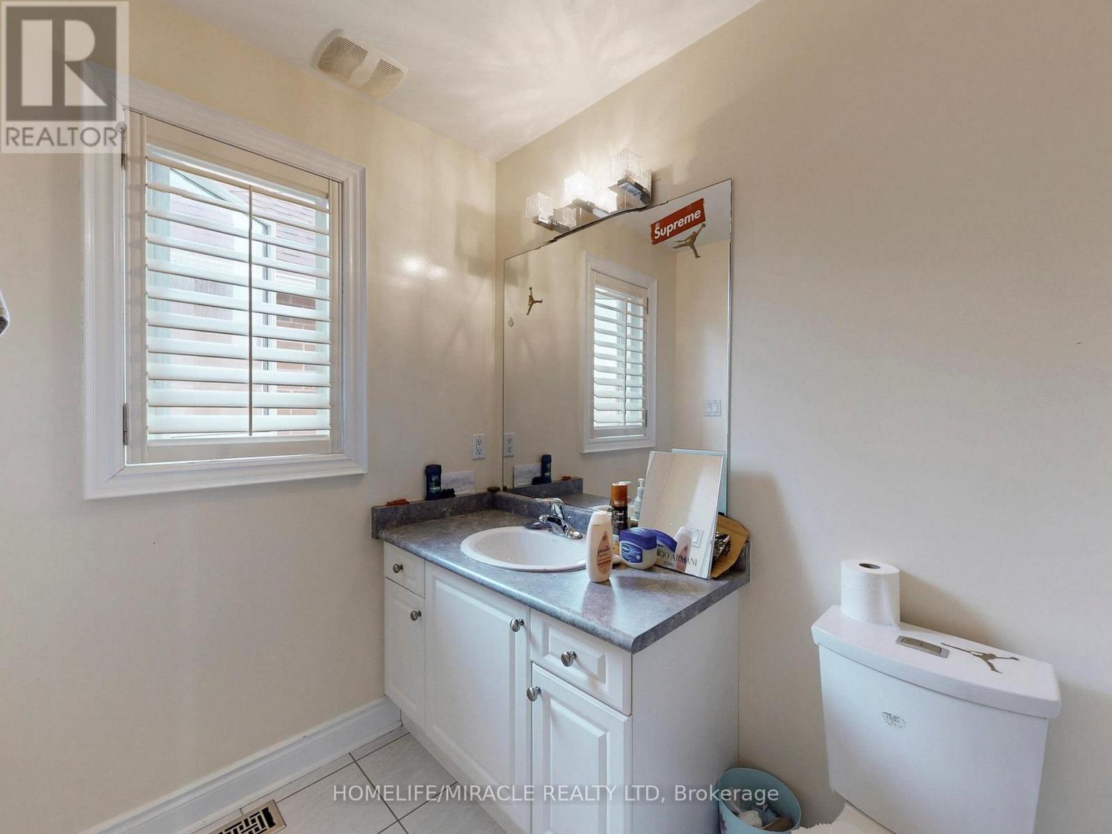 Photo 19 of 115 Long Meadow Road, Brampton ON