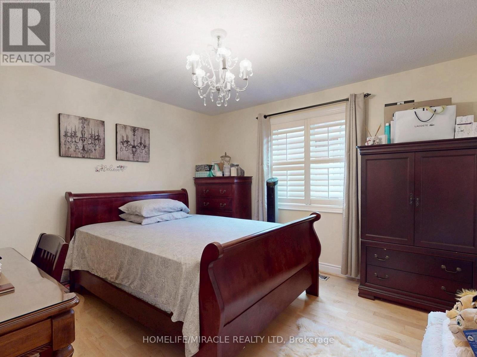 Photo 5 of 115 Long Meadow Road, Brampton ON