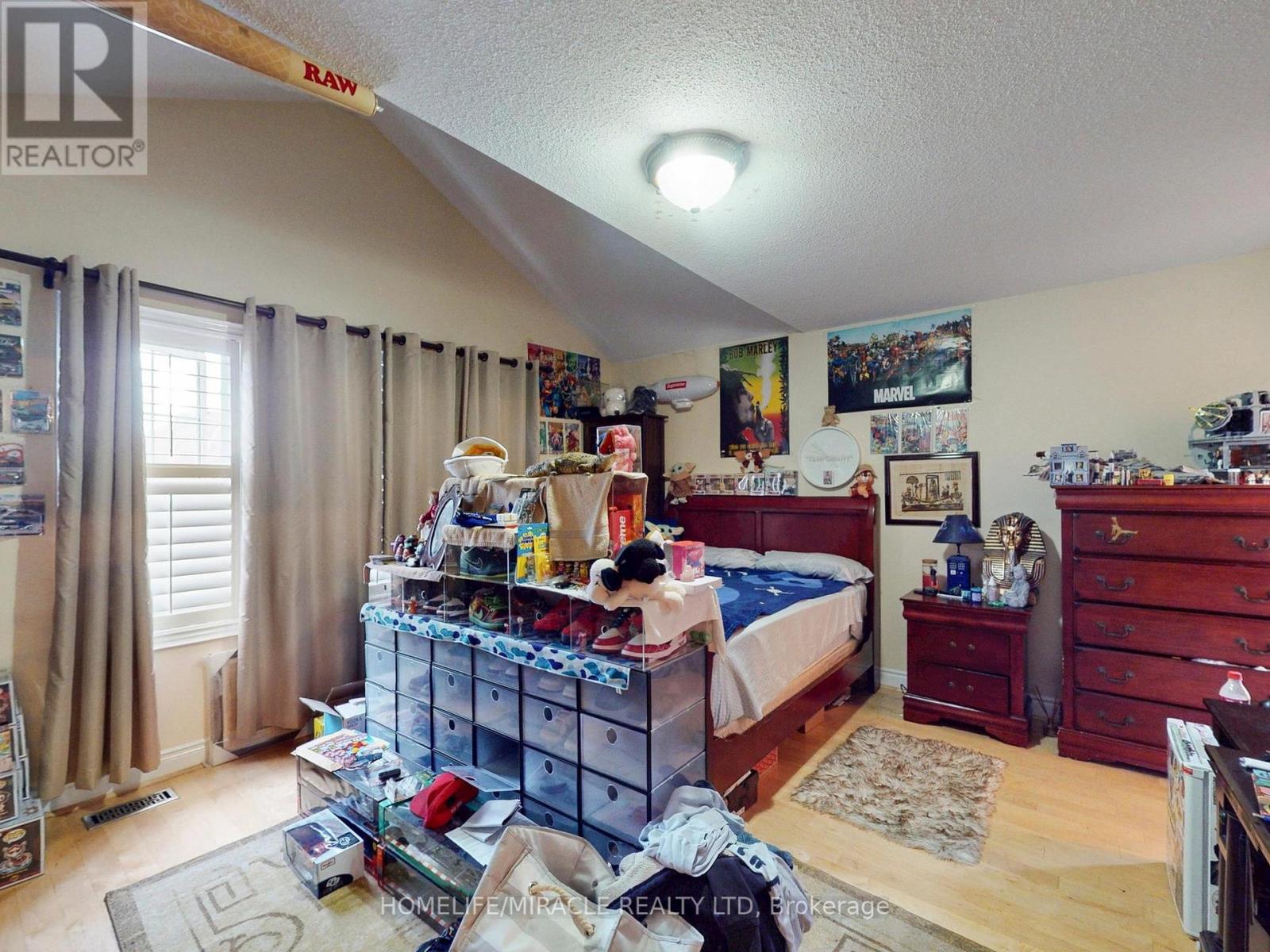 Photo 23 of 115 Long Meadow Road, Brampton ON