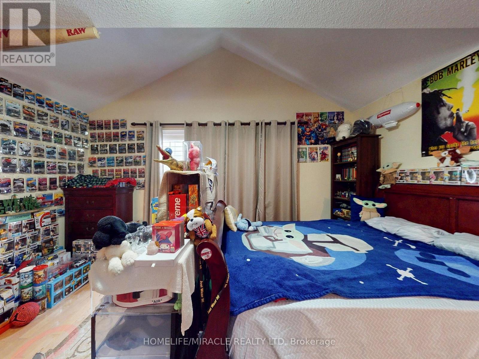Photo 17 of 115 Long Meadow Road, Brampton ON