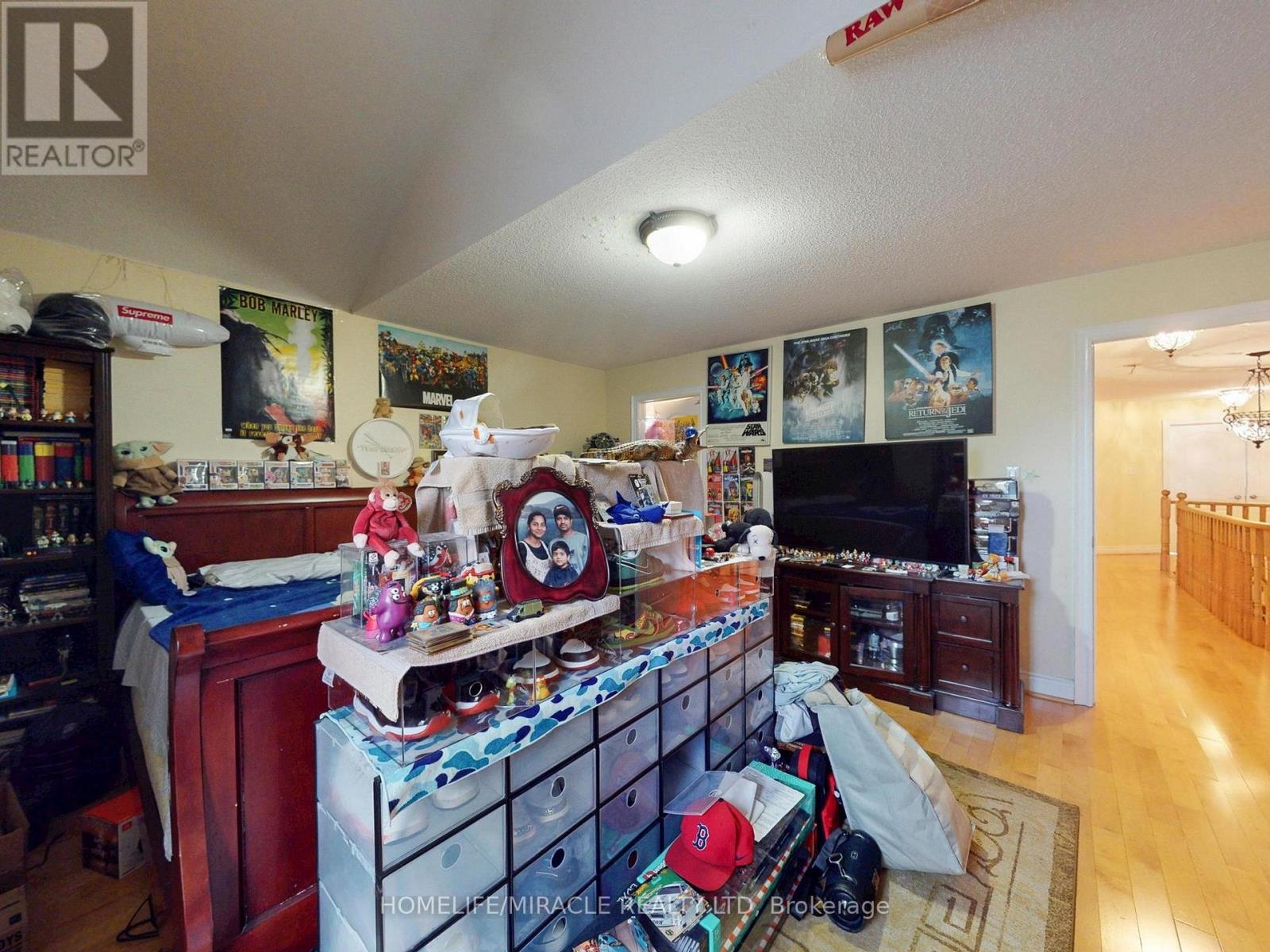 Photo 8 of 115 Long Meadow Road, Brampton ON