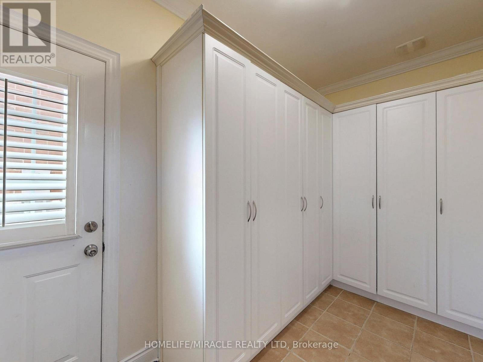 Photo 18 of 115 Long Meadow Road, Brampton ON