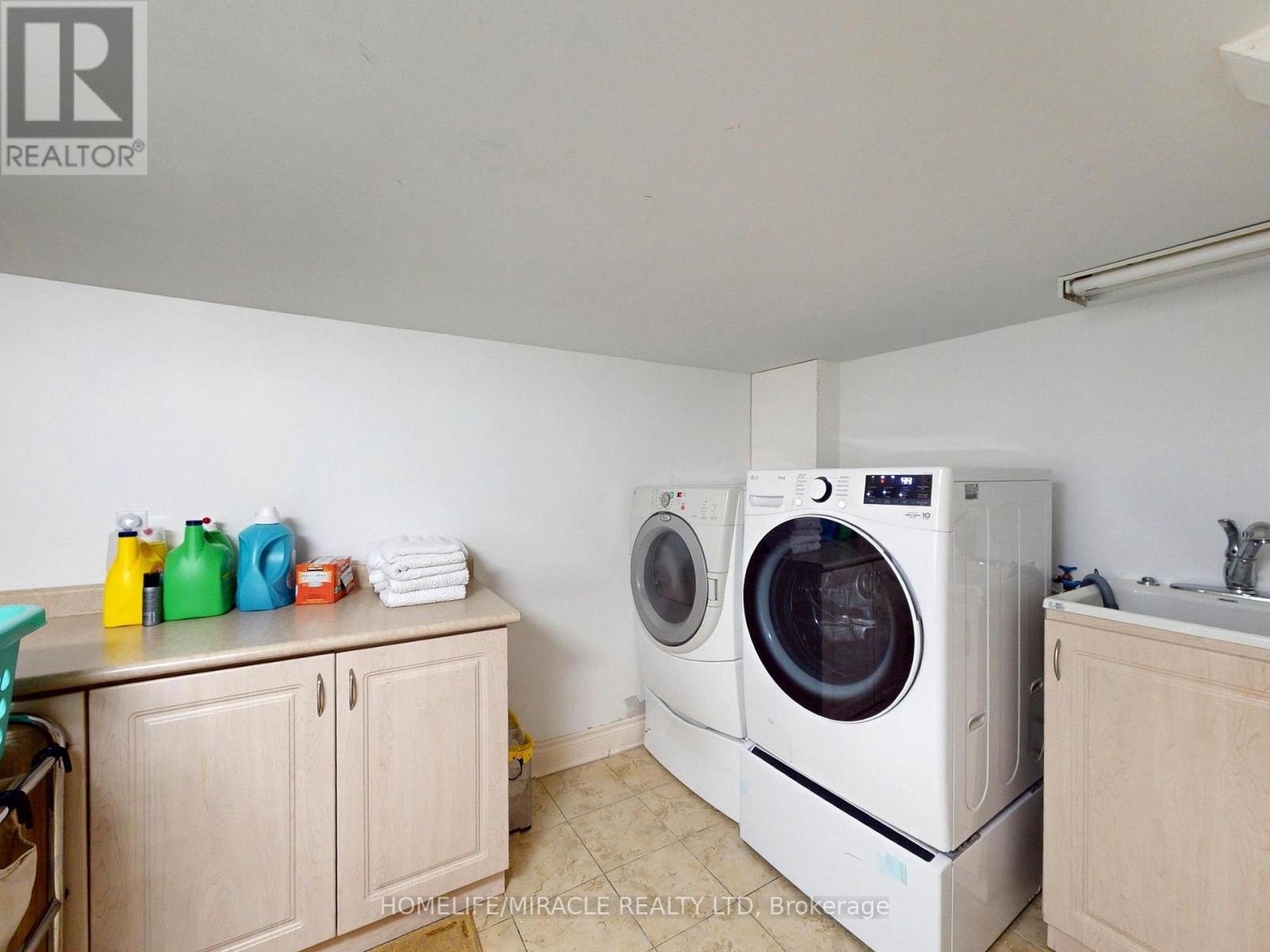 Photo 37 of 115 Long Meadow Road, Brampton ON