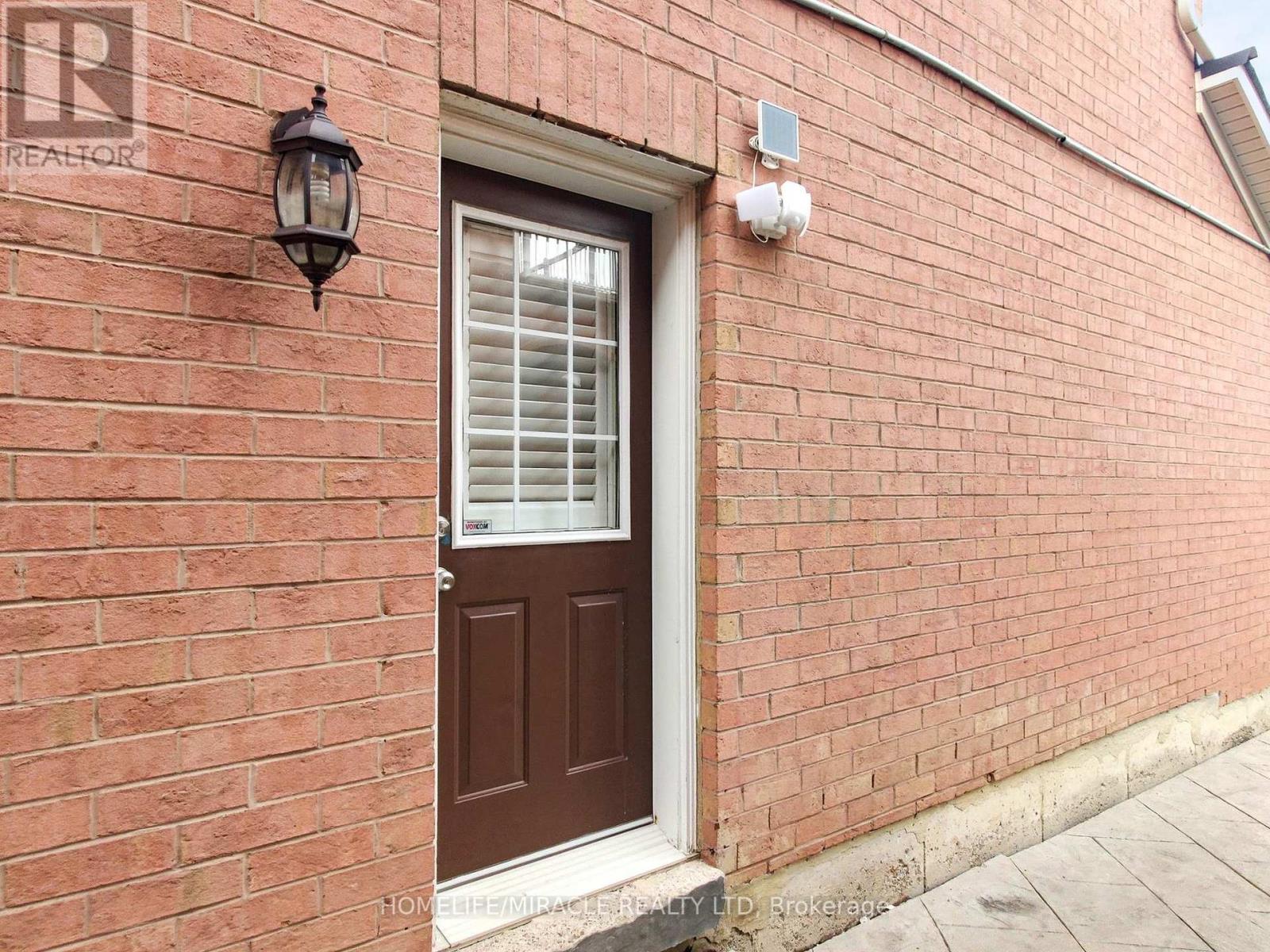 Photo 15 of 115 Long Meadow Road, Brampton ON
