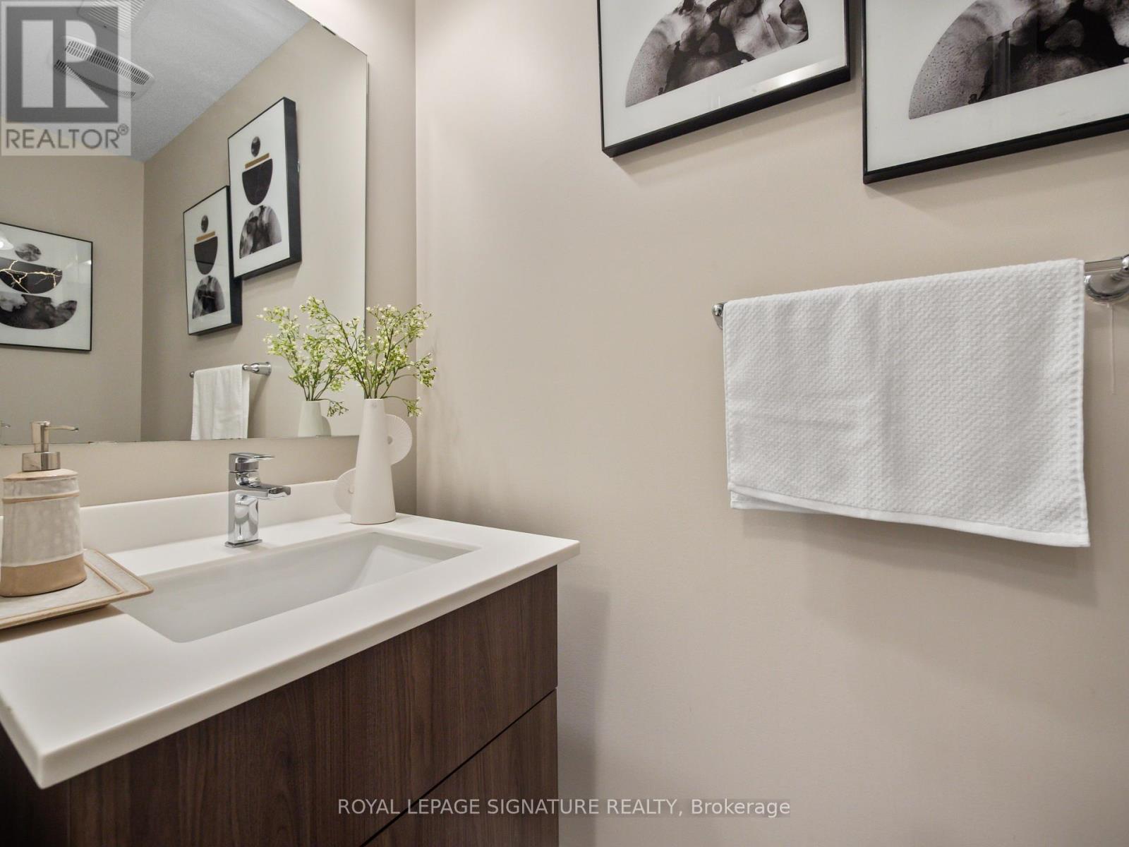 Photo 10 of 217 Huguenot Road, Oakville ON