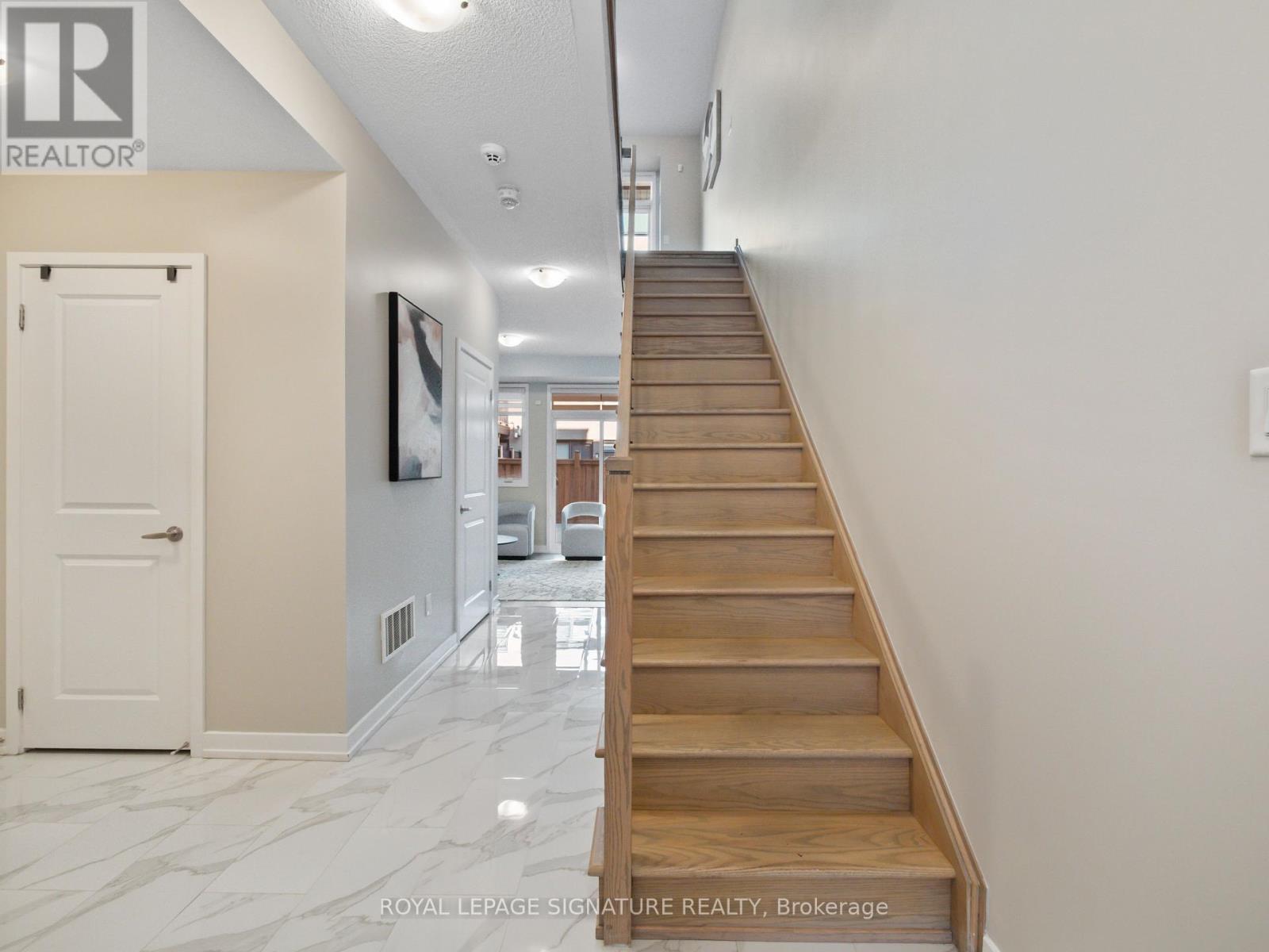 Photo 11 of 217 Huguenot Road, Oakville ON