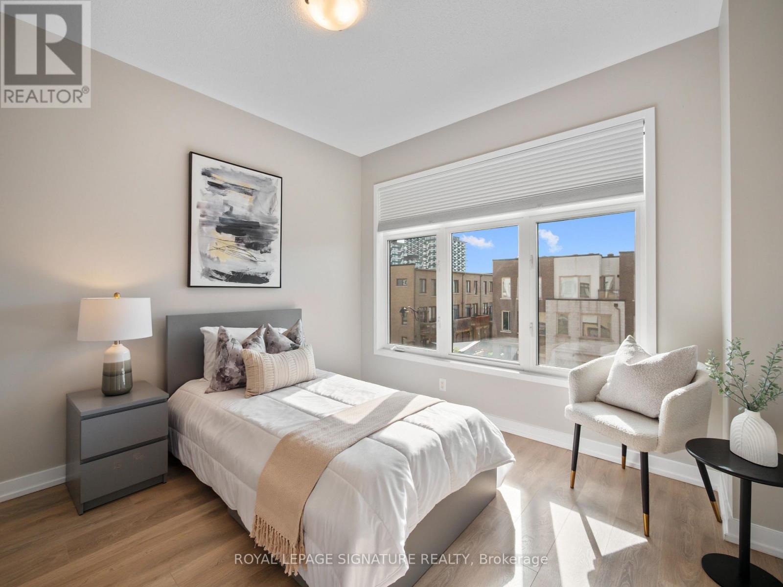 Photo 29 of 217 Huguenot Road, Oakville ON