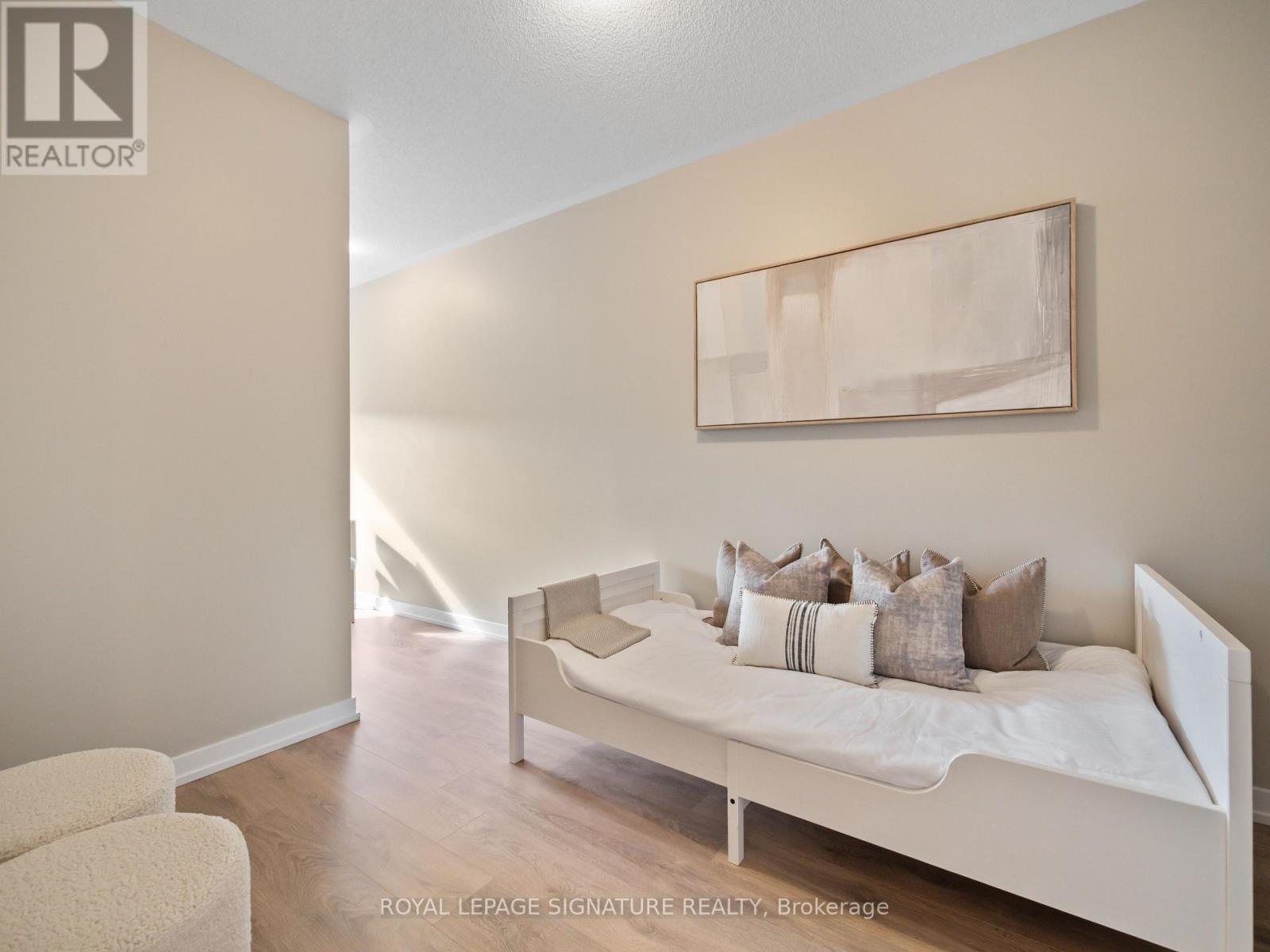 Photo 30 of 217 Huguenot Road, Oakville ON