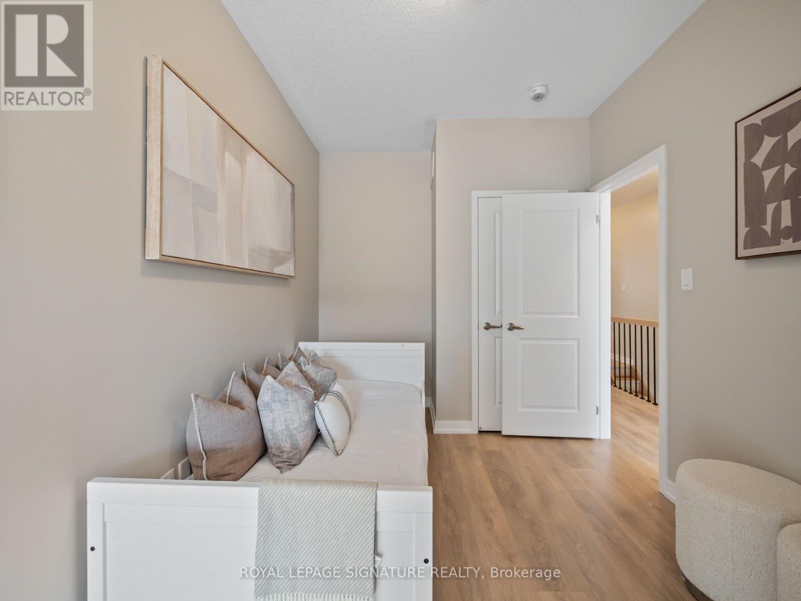 Photo 31 of 217 Huguenot Road, Oakville ON