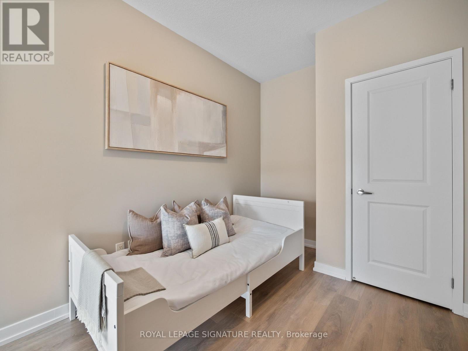Photo 32 of 217 Huguenot Road, Oakville ON
