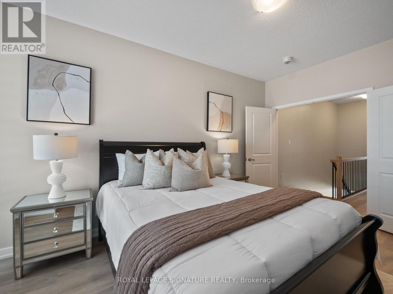 Photo 35 of 217 Huguenot Road, Oakville ON