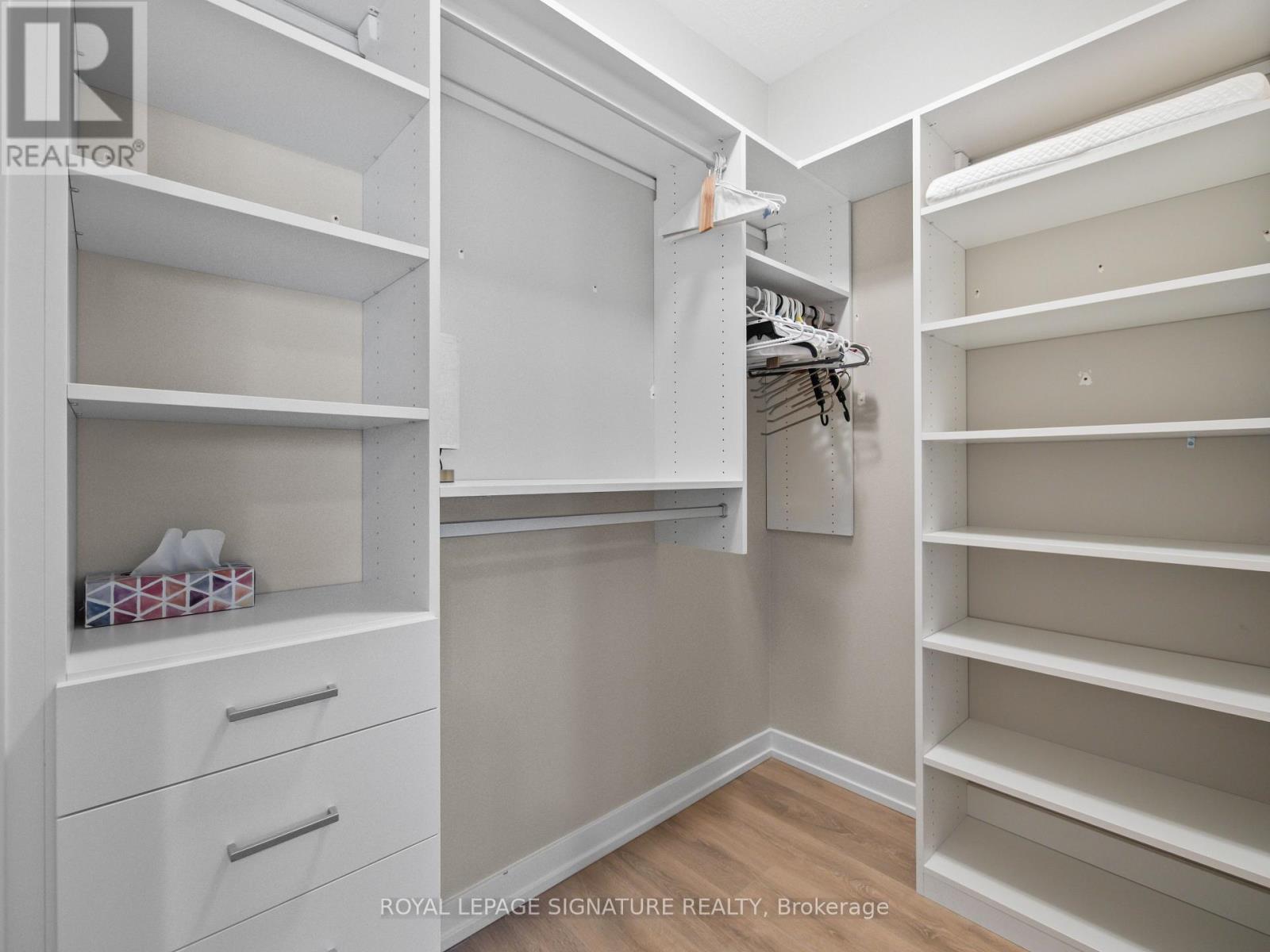 Photo 36 of 217 Huguenot Road, Oakville ON