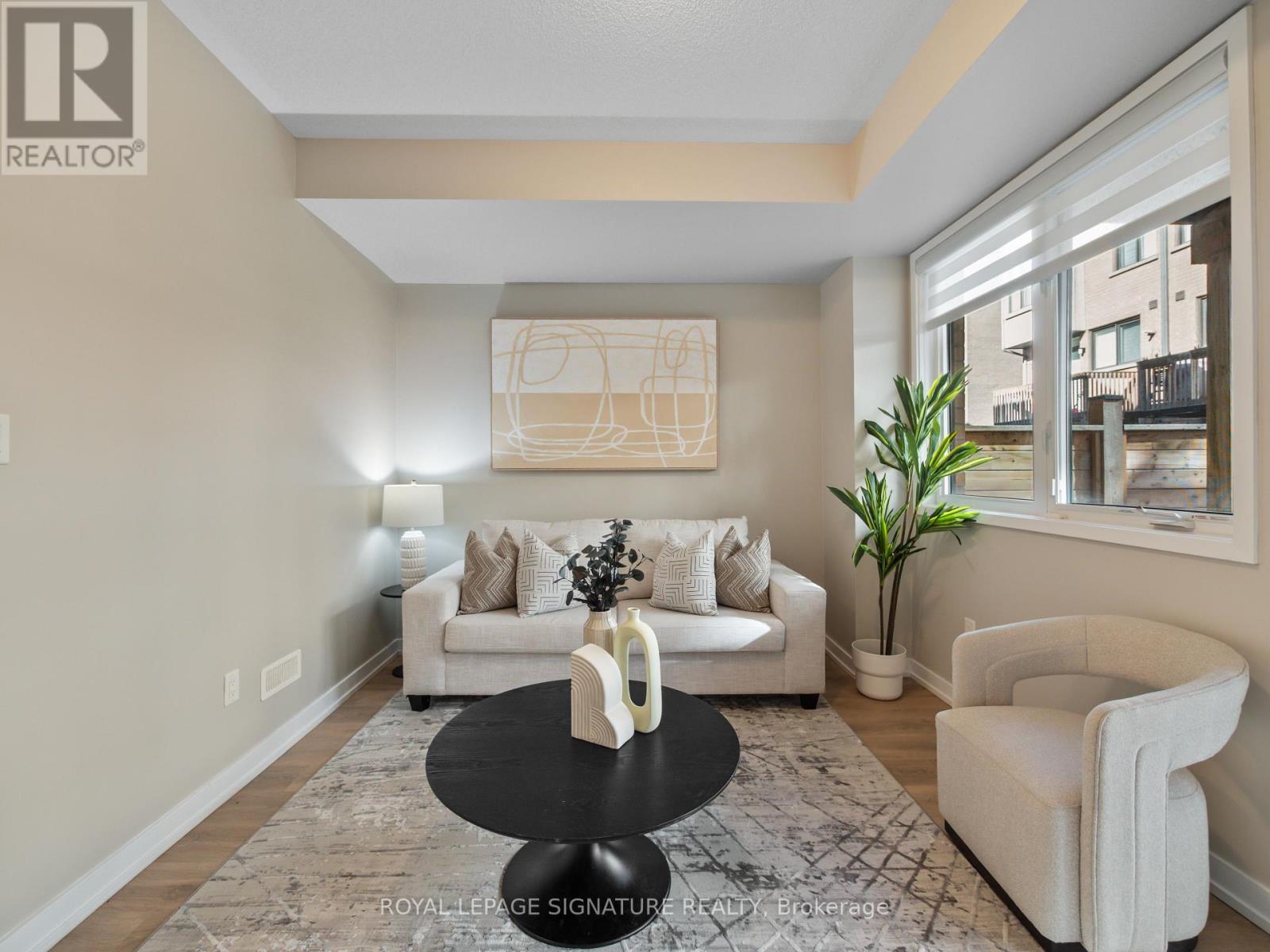 Photo 7 of 217 Huguenot Road, Oakville ON
