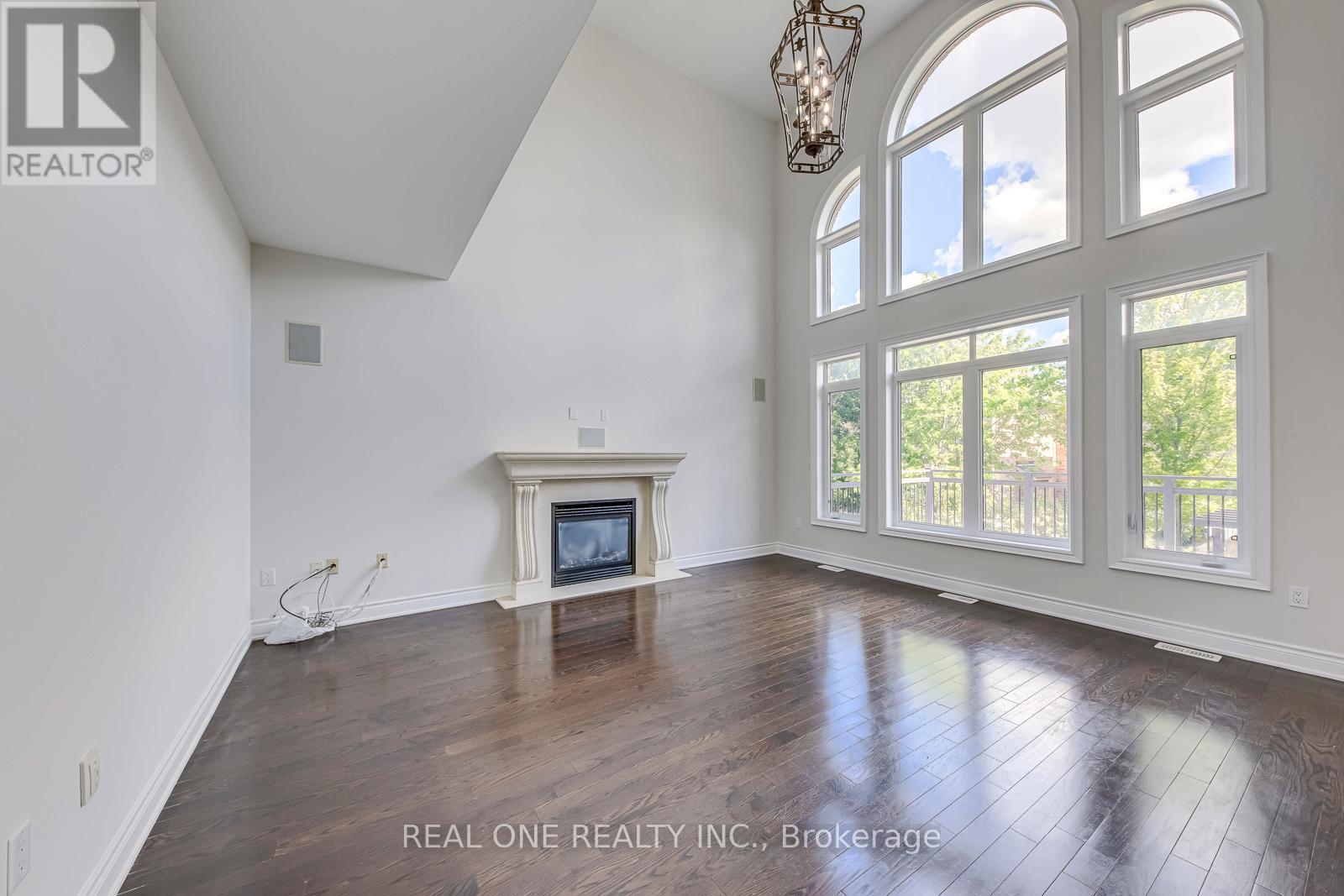 Photo 8 of 1342 Kestell Boulevard, Oakville ON