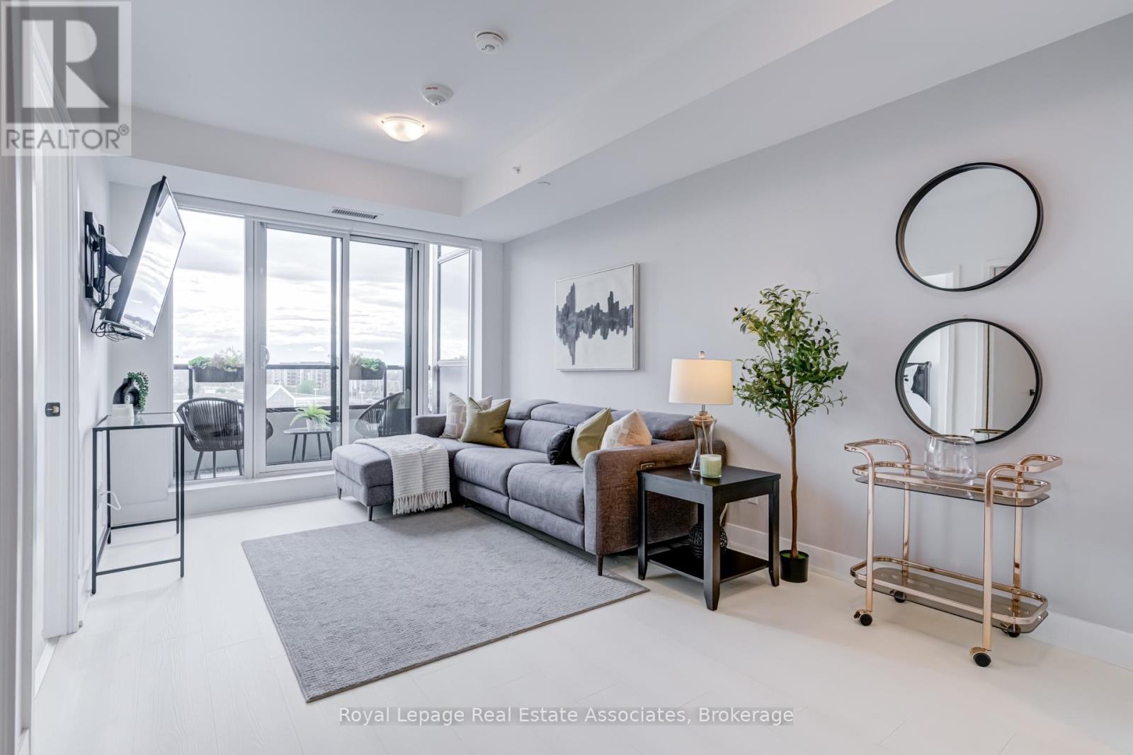 Photo 5 of 607 2481 Taunton Road, Oakville ON