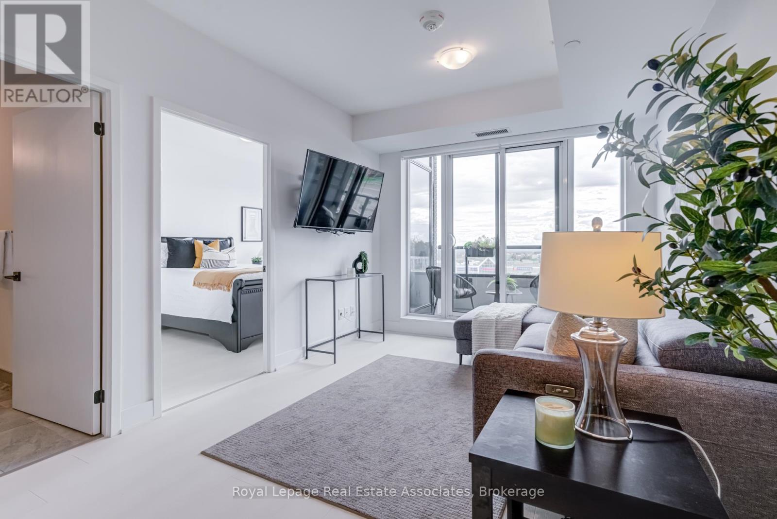 Photo 11 of 607 2481 Taunton Road, Oakville ON
