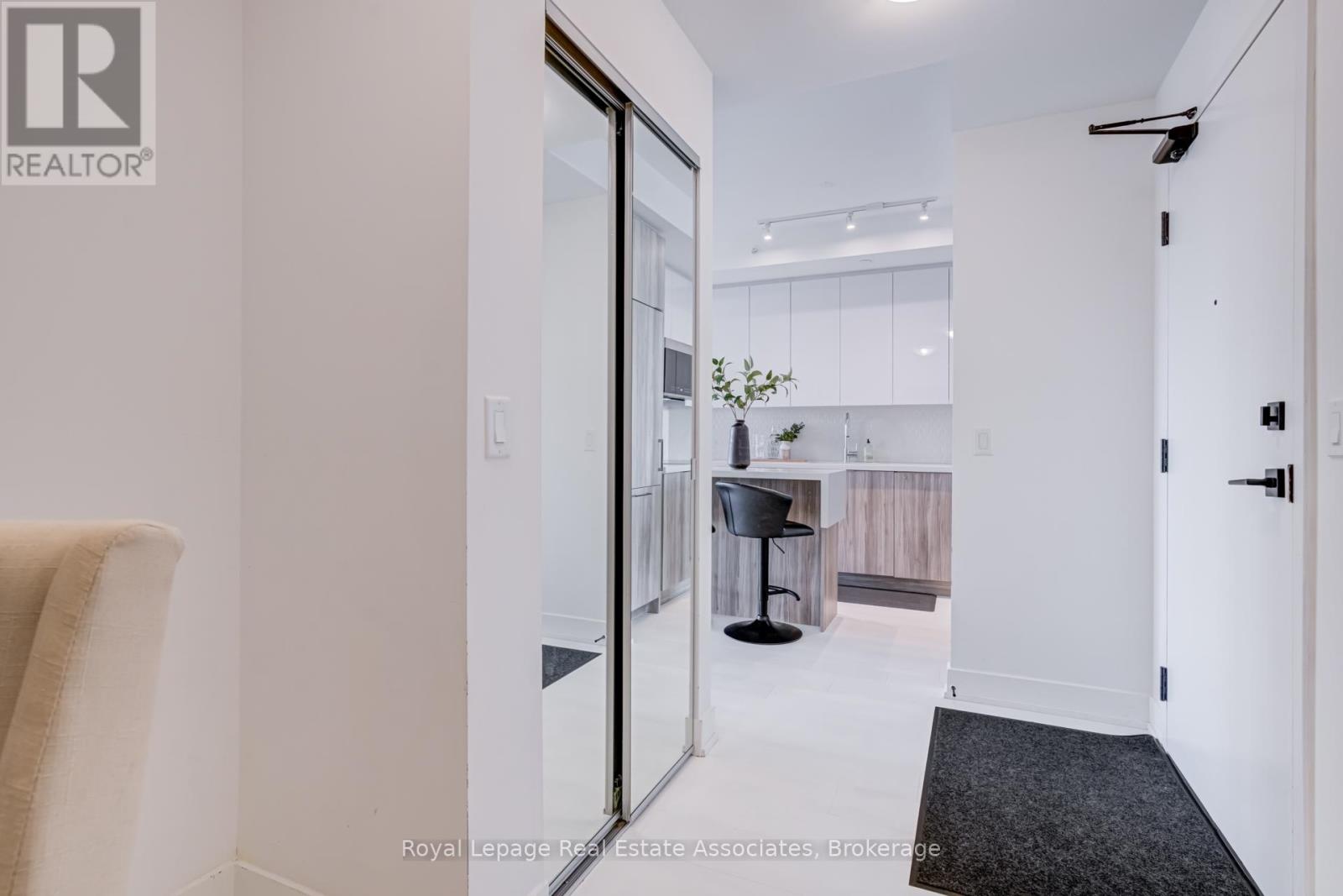 Photo 9 of 607 2481 Taunton Road, Oakville ON