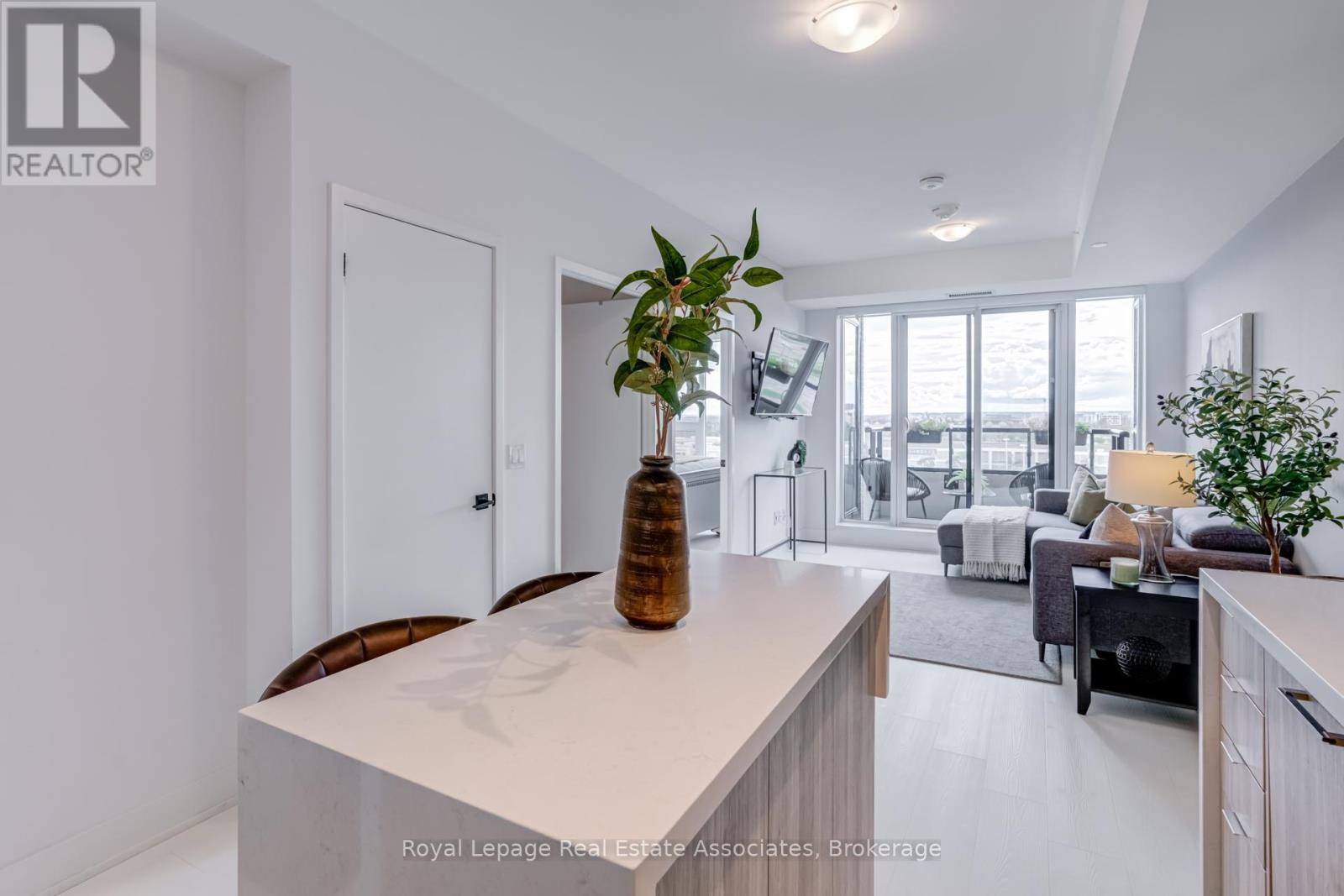 Photo 24 of 607 2481 Taunton Road, Oakville ON