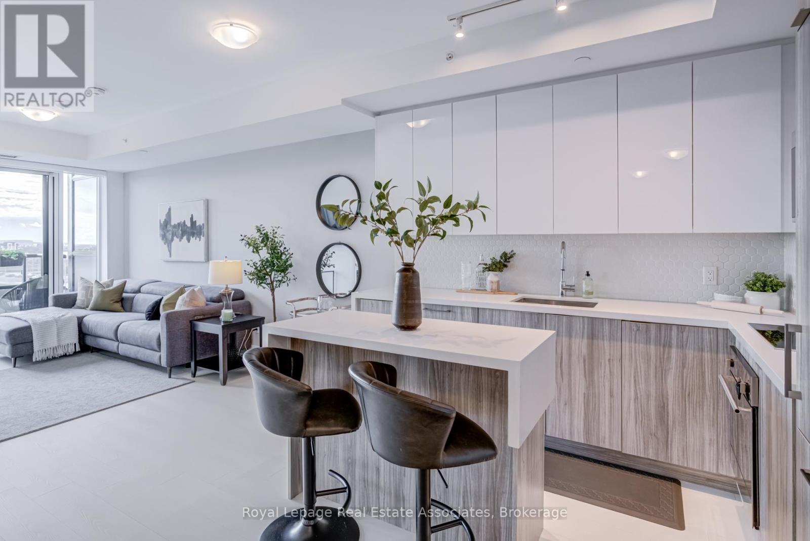 Photo 3 of 607 2481 Taunton Road, Oakville ON
