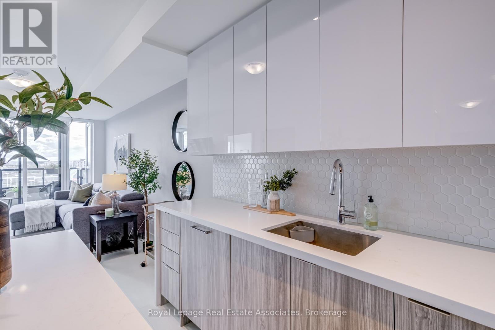 Photo 7 of 607 2481 Taunton Road, Oakville ON